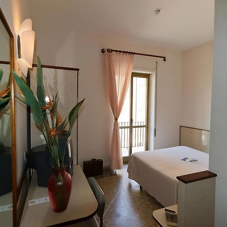 Hotel Serapo Гаета Екстер'єр фото